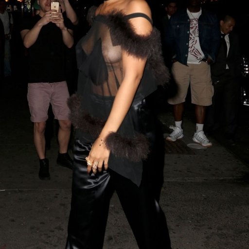 rihanna-2017-paparazzi-show-biz.by-19