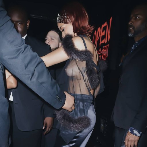 rihanna-2017-paparazzi-show-biz.by-20