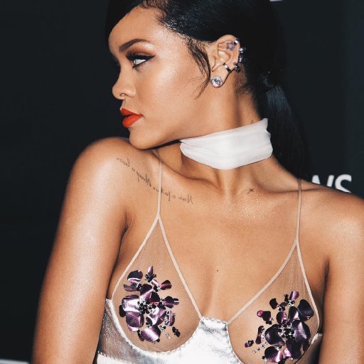 rihanna-2018-erotica-show-biz.by-06