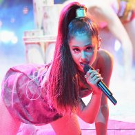 ariana-grande-2019-7rings-01 - Copy - Copy