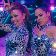 Thalía & Natti Natasha в клипе No me acuerdo 2018 06