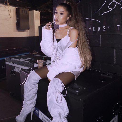 Ariana Grande в туре Swetener. 2019 17n