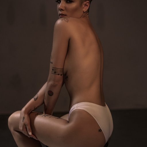 Halsey в эротических фотосессиях. 2019 13