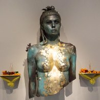 Yo-Landi как скульптура. 2017 02
