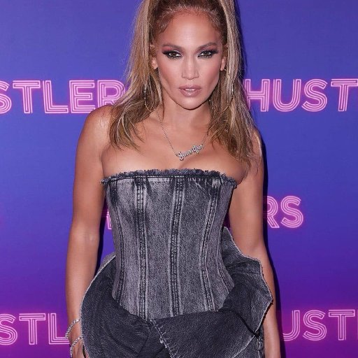 JLo на красных дорожках. 2019. 06