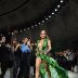 Jennifer Lopez на показе Versace. 2019 03