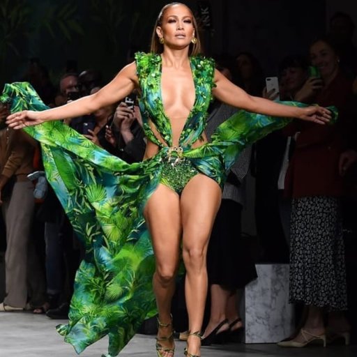 Jennifer Lopez на показе Versace. 2019 04