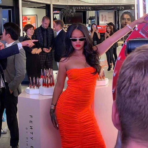 Rihanna на презентации Fenty Beauty в Сеуле. 2019 06
