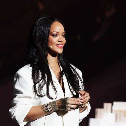 Rihanna на презентации Fenty Beauty в Сеуле. 2019 09