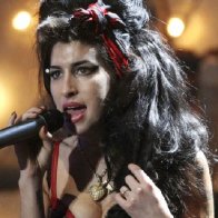 amy-winehouse-show-biz.by-01