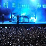 chemical-brothers-show-biz.by-09