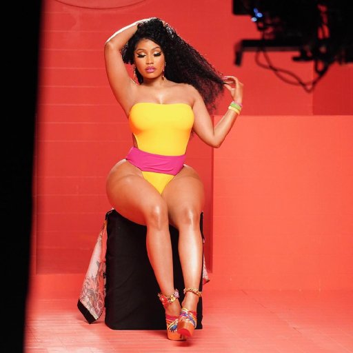 Niki Minaj в клипе Wobble Up. 2019 01