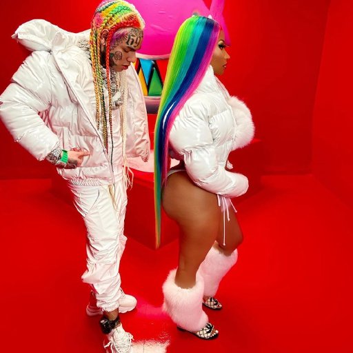 6ix9ine и Niki Minaj в клипе Trollz. 2020 02