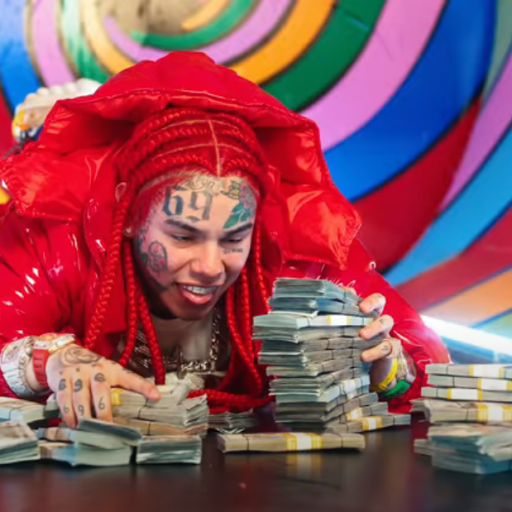 6ix9ine и Niki Minaj в клипе Trollz. 2020 07