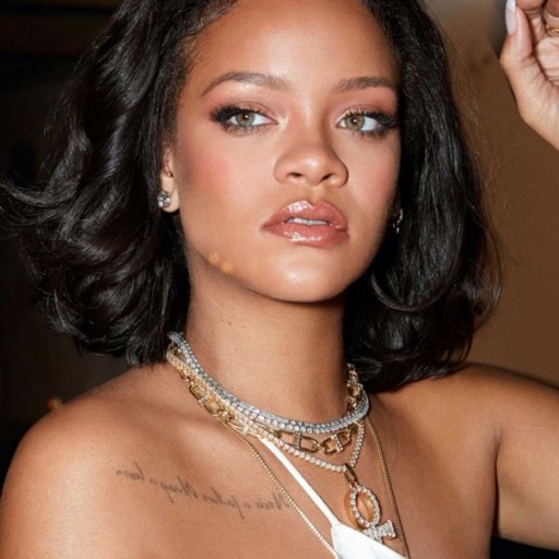 Rihanna в сете для Savage х Fenty. 2020 06
