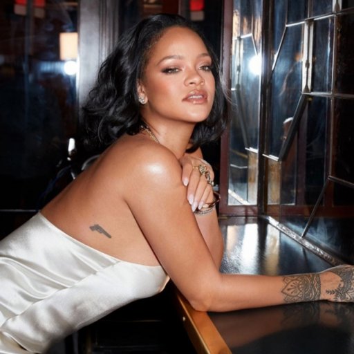 Rihanna в сете для Savage х Fenty. 2020 07