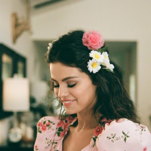 Selena Gomez в клипе De Una Vez 2021 07
