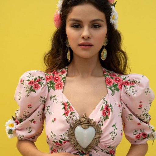 Selena Gomez в клипе De Una Vez 2021 18