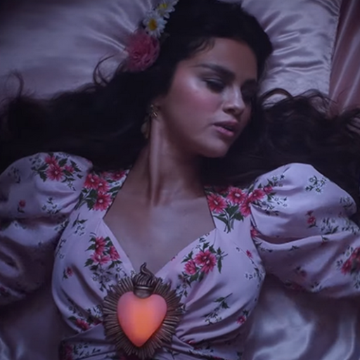 Selena Gomez в клипе De Una Vez 2021 10