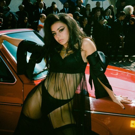 Charli XCX в клипе Good Ones. 2021. 04