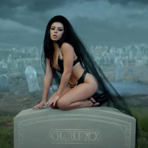 Charli XCX в клипе Good Ones. 2021. 07