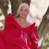 Леди Гага в клипе 911. 2021. 05