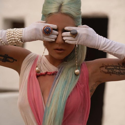 Леди Гага в клипе 911. 2021. 07