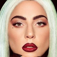 Lady Gaga в рекламе косметики. 2021. 01