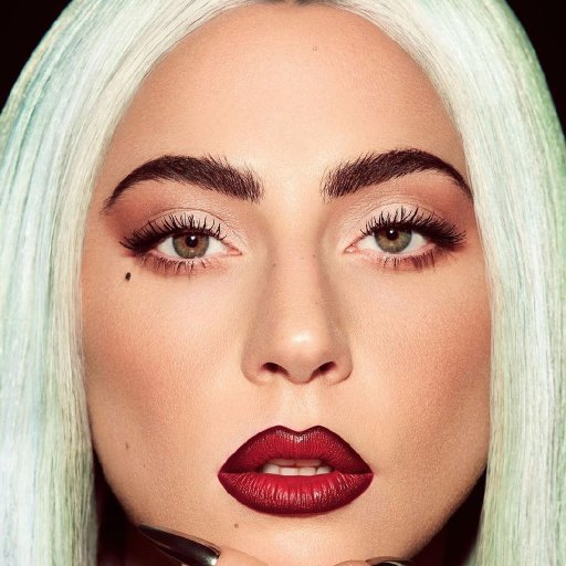 Lady Gaga в рекламе косметики. 2021. 01