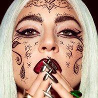 Lady Gaga в рекламе косметики. 2021. 02
