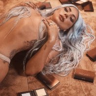 Lady Gaga в рекламе косметики. 2021. 04