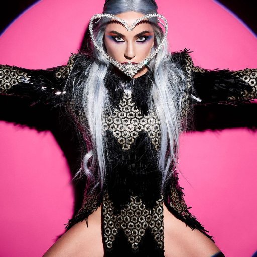 Lady Gaga в рекламе косметики. 2021. 05