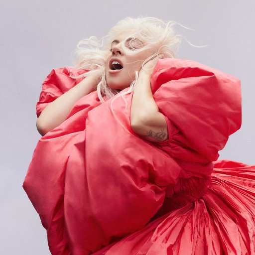 Lady Gaga в рекламе косметики. 2021. 06