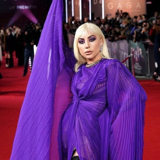 Lady Gaga на премьере Gucci. 2021. 16