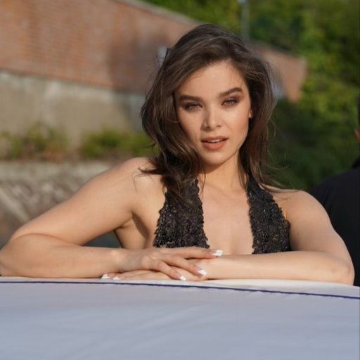 Hailee Steinfeld. Образы 2021. 11