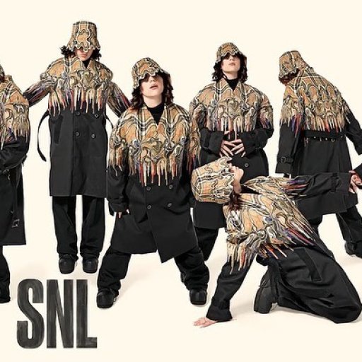 Billy Eilish в программе SNL. 2021. 05