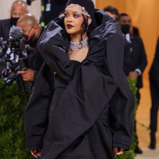 Rihanna на MET Gala 2021. 02