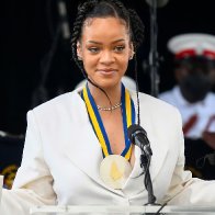 Рианна - почетная гражданка Барбадоса. 2021. 04