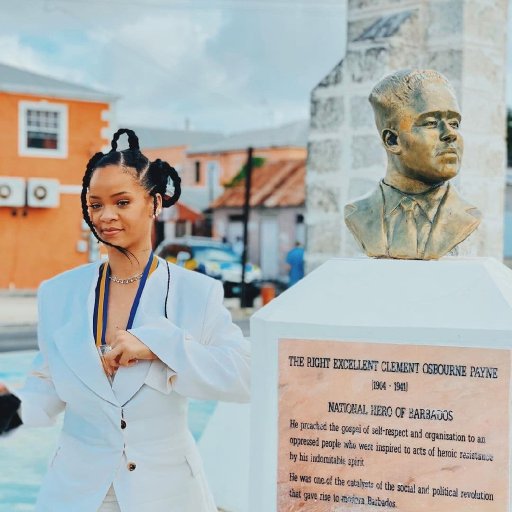 Рианна - почетная гражданка Барбадоса. 2021. 10