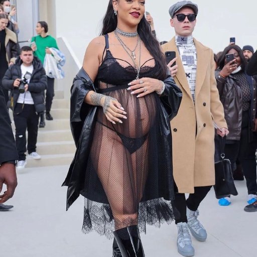 Rihanna в Париже. 2022. 08