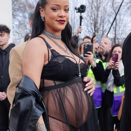 Rihanna в Париже. 2022. 13