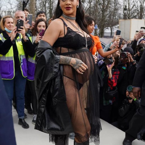 Rihanna в Париже. 2022. 14