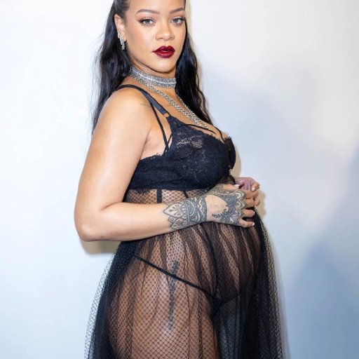 Rihanna в Париже. 2022. 16