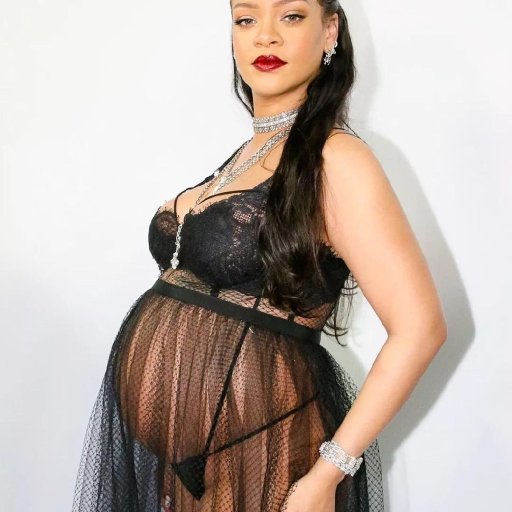 Rihanna в Париже. 2022. 18