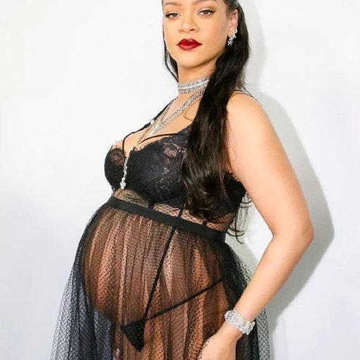 Rihanna в Париже. 2022. 18