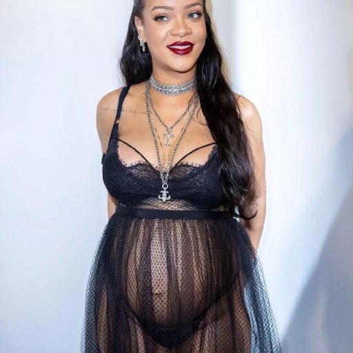 Rihanna в Париже. 2022. 19