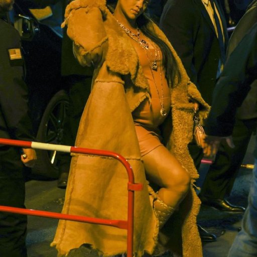 Rihanna в Париже. 2022. 29