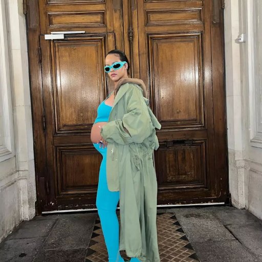 Rihanna в Париже. 2022. 34