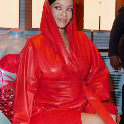 Rihanna в Париже. 2022. 36