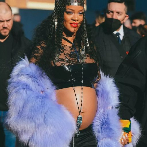 Rihanna в Париже. 2022. 40